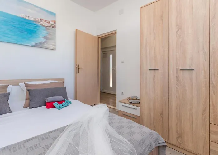 1 Bedroom In ביוגראד נה מורו