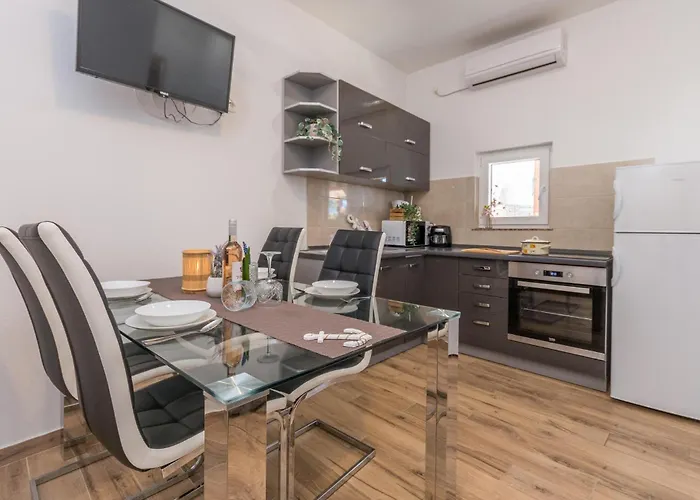 1 Bedroom In *